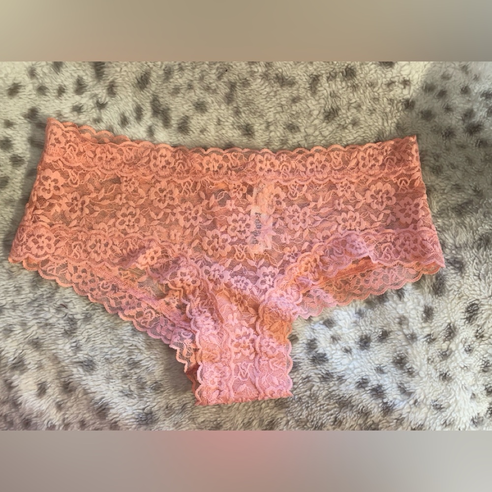 VICTORIAS SECRET LACE CHEEKY PANTY